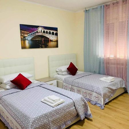 Chowdhury House Mestre Extérieur photo