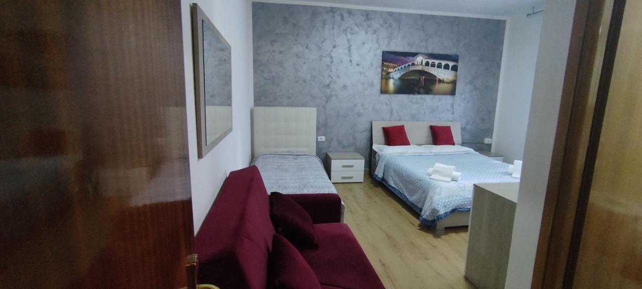 Chowdhury House Mestre Extérieur photo