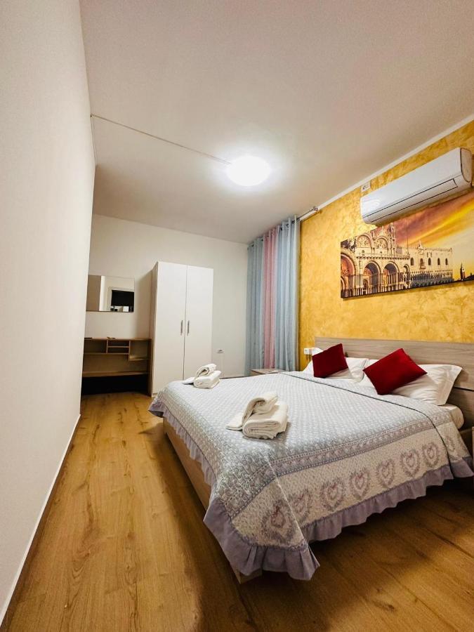 Chowdhury House Mestre Extérieur photo